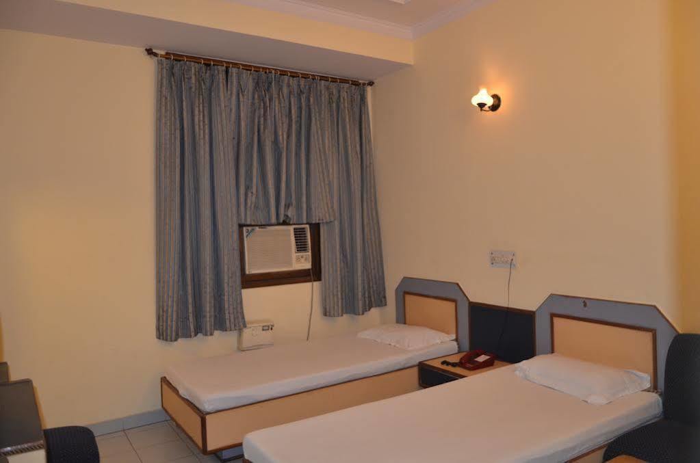 Oyo Hotel Silver Shine Near Gurudwara Shri Bangla Sahib New Delhi Ngoại thất bức ảnh