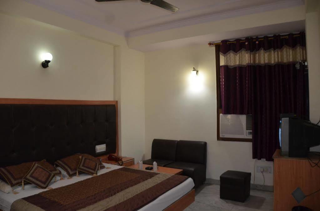 Oyo Hotel Silver Shine Near Gurudwara Shri Bangla Sahib New Delhi Ngoại thất bức ảnh